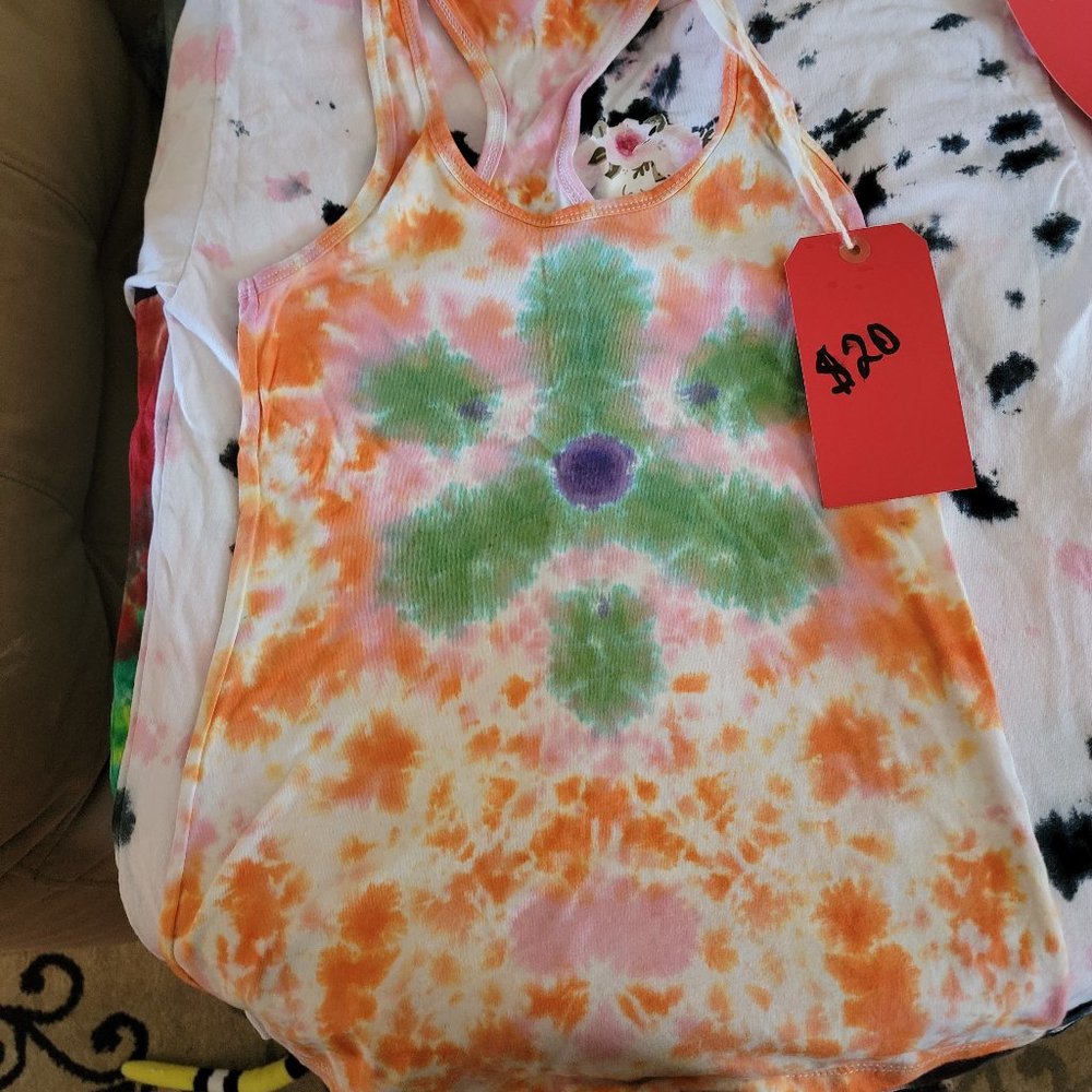 Flower power tye die